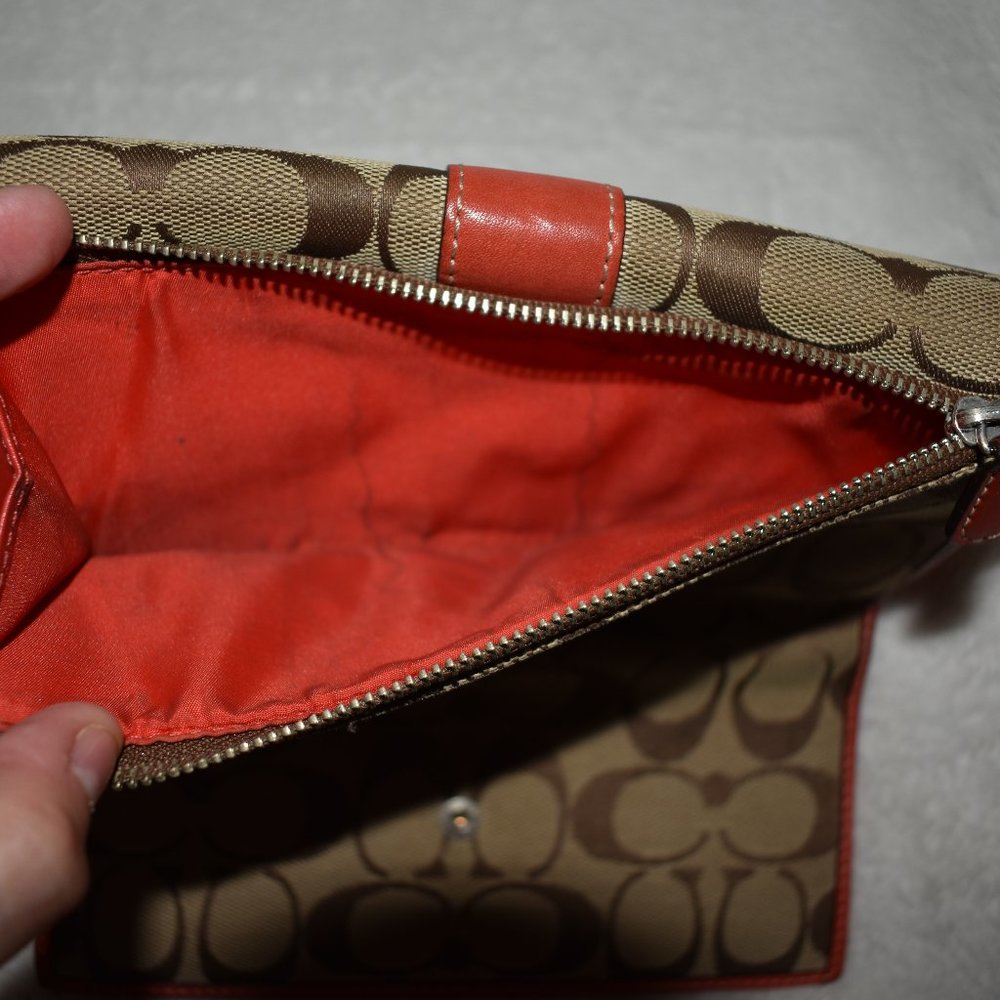 Coach Signature Wallet - Picture 5 of 5